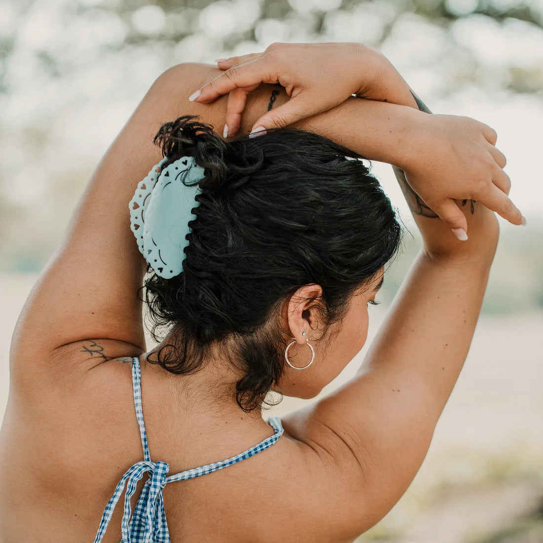 Lace Claw - Light Blue