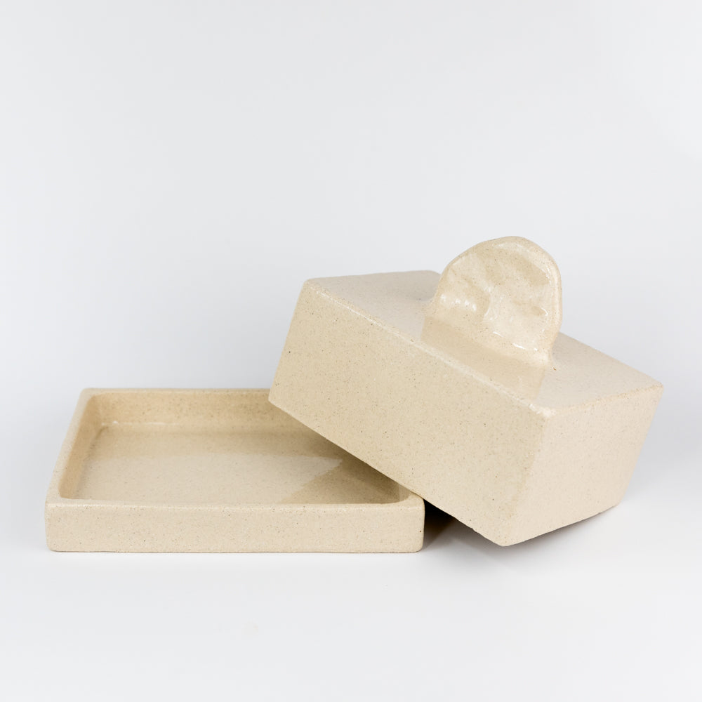 Nabi Butter Dish in Beige by Ceju Ceramics