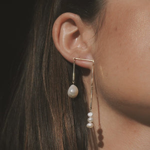 Toni Earrings - Pearl