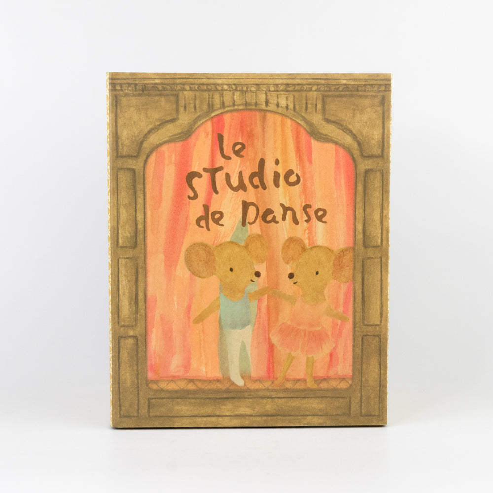 Book cover with two cartoon characters and 'Le Studio de Danse' text on a red background